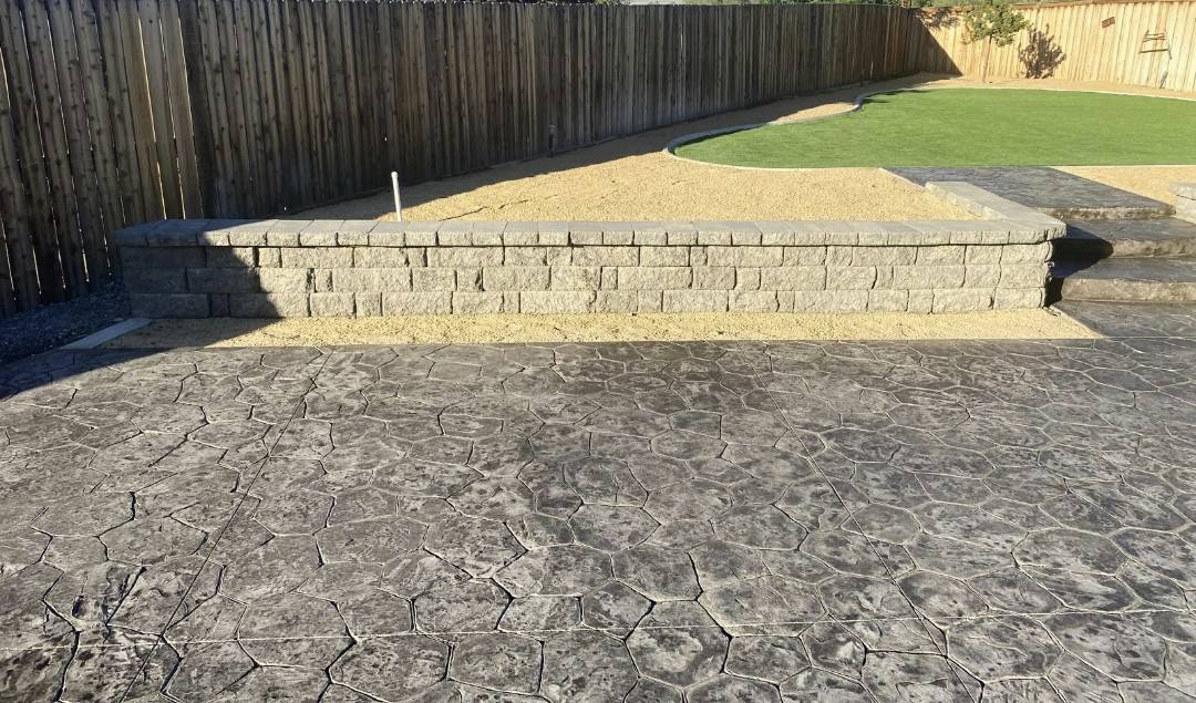 Block retaining wall gravel