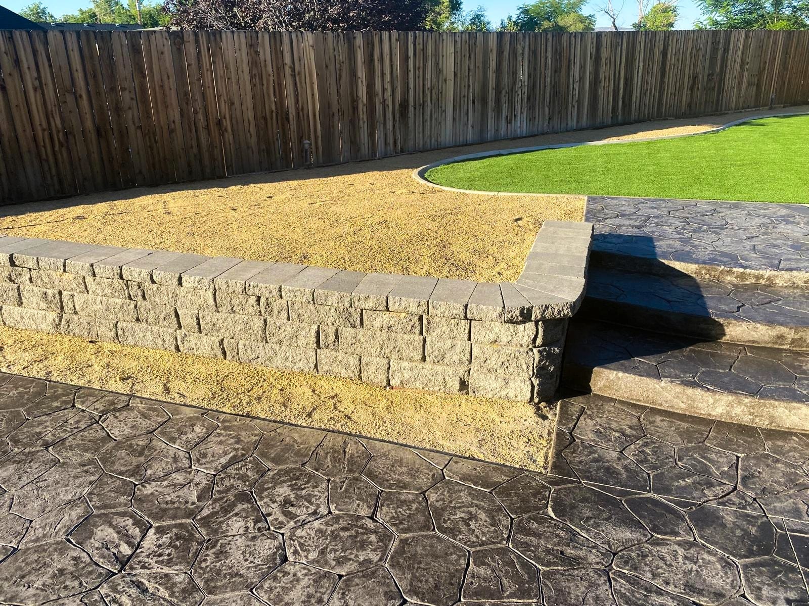 Retaining wall with steps