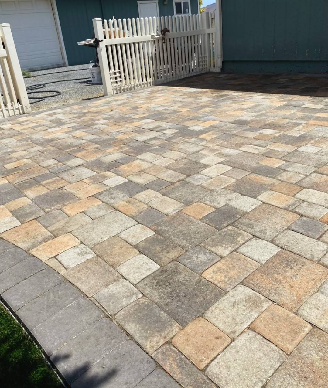 Multicolor cobblestone paver driveway